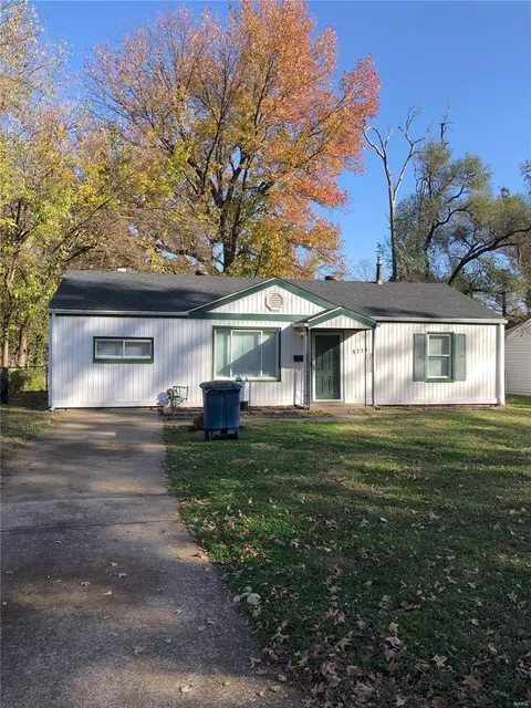 9724 Dennis Dr, Saint Louis, MO 63136