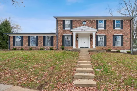 1018 Amsterdam Dr, Ballwin, MO 63011