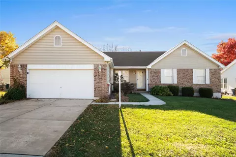 15425 White Oak Trail Dr, Florissant, MO 63034