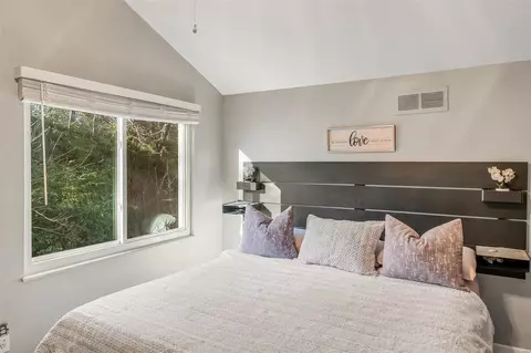 Bedroom - 409 Briarhill Dr, Ballwin, MO 63021 photo 2 of 5