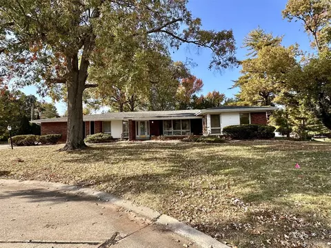 410 Monaco Dr, Saint Louis, MO 63122