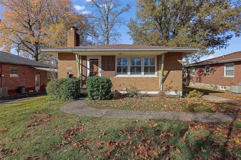 1041 Martha Ln, Saint Louis, MO 63119