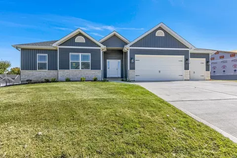 202 Woodhurst Ln, Wentzville, MO 63385