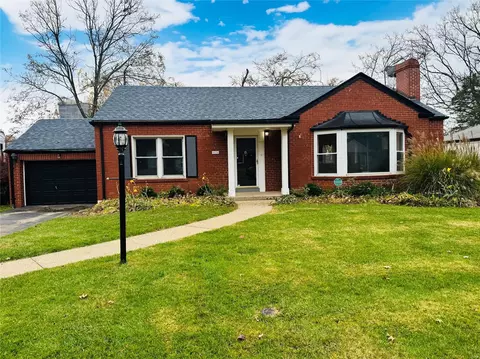 8116 Halifax Dr, Saint Louis, MO 63105