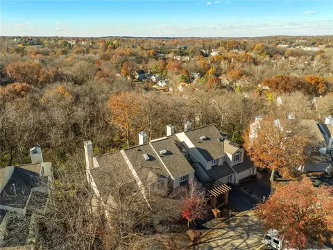 View/Area - 627 Highview Circle Dr, Ballwin, MO 63021 photo 2 of 3