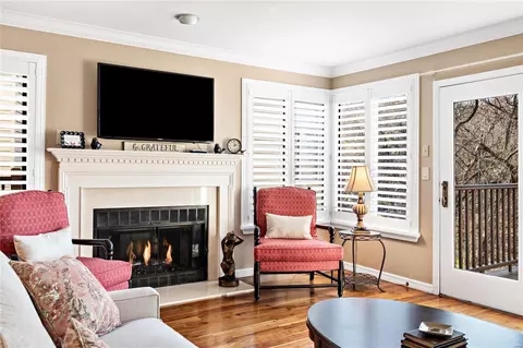 Living - 627 Highview Circle Dr, Ballwin, MO 63021 photo 5 of 7