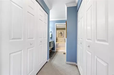 Entry Way - 627 Highview Circle Dr, Ballwin, MO 63021 photo 3 of 4