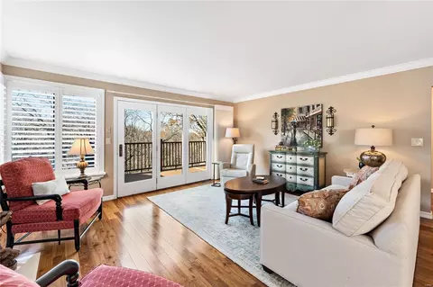 Living - 627 Highview Circle Dr, Ballwin, MO 63021 photo 1 of 7