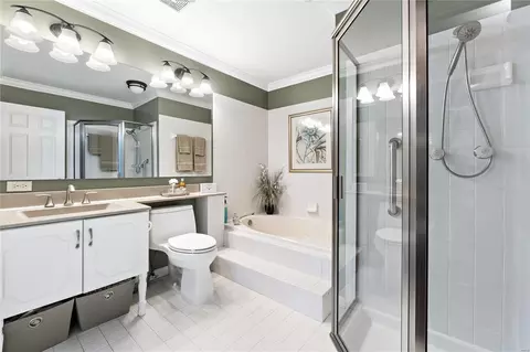 Bath - 627 Highview Circle Dr, Ballwin, MO 63021 photo 3 of 4