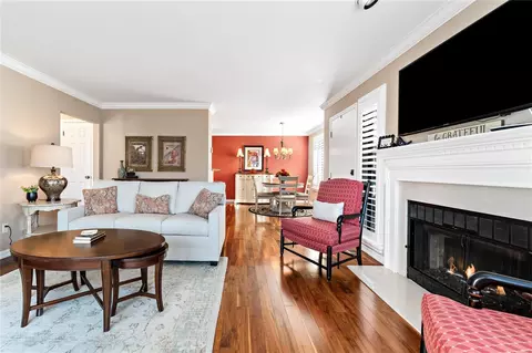 Living - 627 Highview Circle Dr, Ballwin, MO 63021 photo 4 of 7
