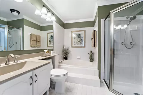 Bath - 627 Highview Circle Dr, Ballwin, MO 63021 photo 2 of 4