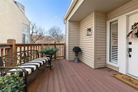 Exterior - 627 Highview Circle Dr, Ballwin, MO 63021 photo 5 of 8