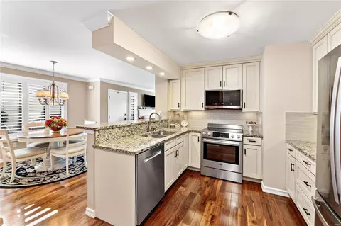 Kitchen - 627 Highview Circle Dr, Ballwin, MO 63021 photo 3 of 5