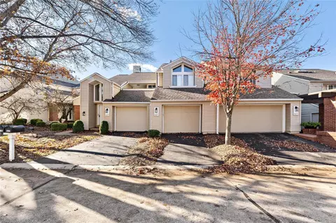 Exterior - 627 Highview Circle Dr, Ballwin, MO 63021 photo 3 of 8