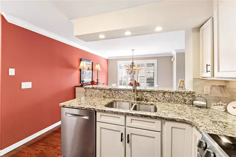 Kitchen - 627 Highview Circle Dr, Ballwin, MO 63021 photo 4 of 5