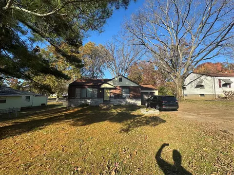 1017 Roxton Dr, Saint Louis, MO 63137
