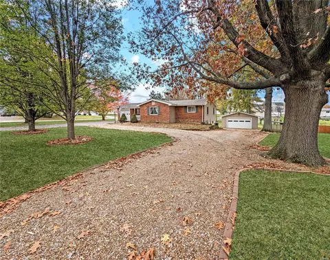 1 Tammy Ln, Saint Charles, MO 63304