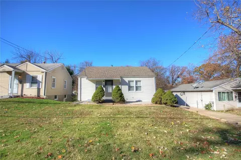 2953 Walton Rd, Saint Louis, MO 63114