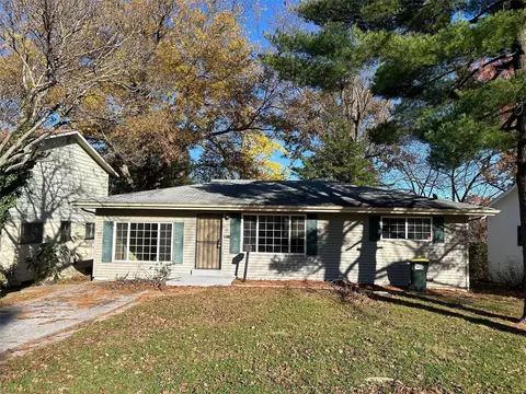 2577 Dorwood Dr, Saint Louis, MO 63136