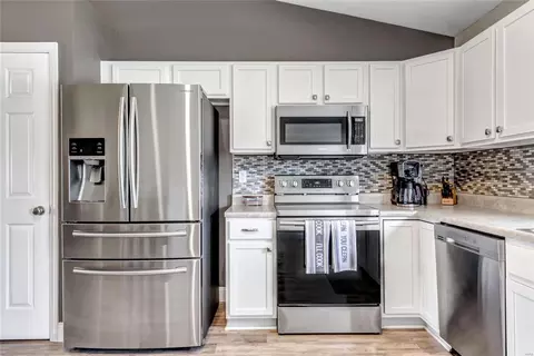 Kitchen - 64 E Homefield Point Court Ct, O'fallon, MO 63366 photo 3 of 5