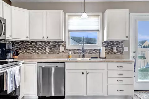Kitchen - 64 E Homefield Point Court Ct, O'fallon, MO 63366 photo 5 of 5