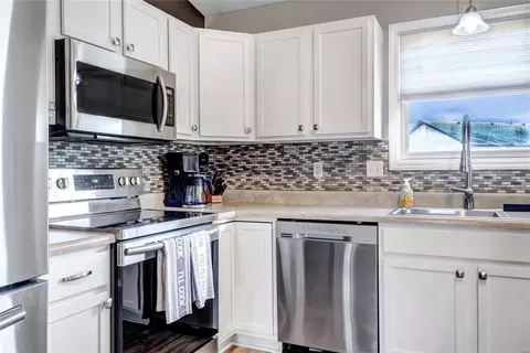 Kitchen - 64 E Homefield Point Court Ct, O'fallon, MO 63366 photo 4 of 5
