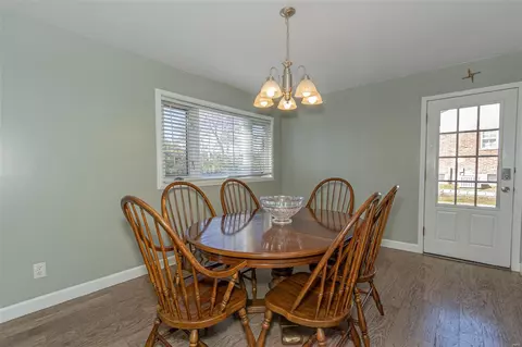 Dining - 351 Meadowbrook Dr, Ballwin, MO 63011 photo 2 of 3