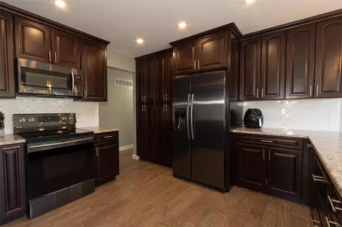 Kitchen - 351 Meadowbrook Dr, Ballwin, MO 63011 photo 3 of 4