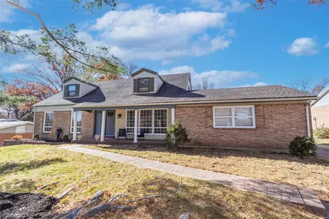 351 Meadowbrook Dr, Ballwin, MO 63011