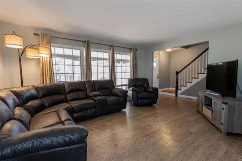 Living - 351 Meadowbrook Dr, Ballwin, MO 63011 photo 1 of 2