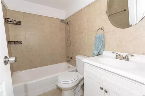 Bath - 351 Meadowbrook Dr, Ballwin, MO 63011 photo 2 of 3