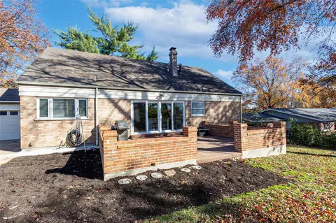 Exterior - 351 Meadowbrook Dr, Ballwin, MO 63011 photo 5 of 8
