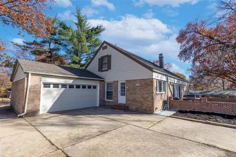 Exterior - 351 Meadowbrook Dr, Ballwin, MO 63011 photo 3 of 8