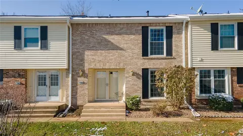 840 Coalport Dr, Saint Louis, MO 63141