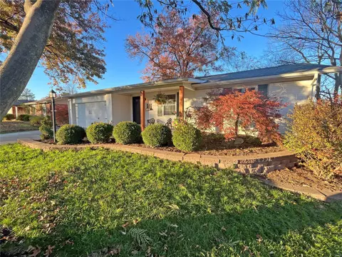 211 Windcliffe Dr, Ballwin, MO 63021 photo 3