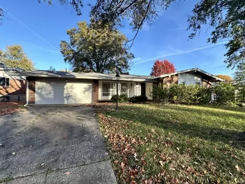 3255 Classic Dr, Florissant, MO 63033
