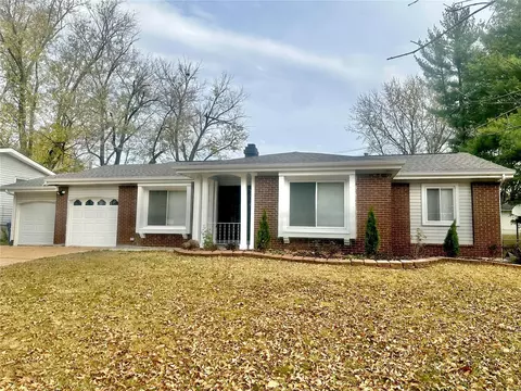 2343 Blue Heron Dr, Florissant, MO 63031