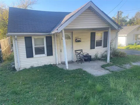 2221 Hood, Overland, MO 63114
