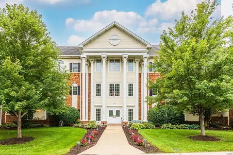 7400 Whitehall Colonial Ln #415, Saint Louis, MO 63119