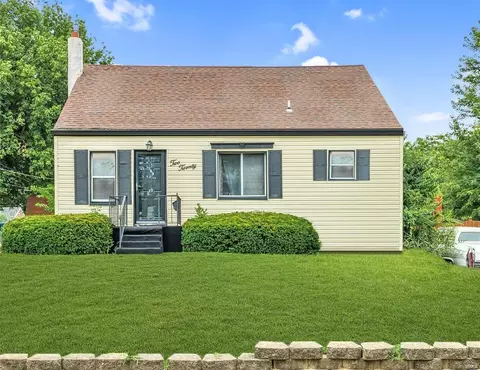 220 Ames Pl, Saint Louis, MO 63135