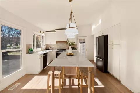 Kitchen - 347 Sudbury Ln, Ballwin, MO 63011 photo 3 of 7