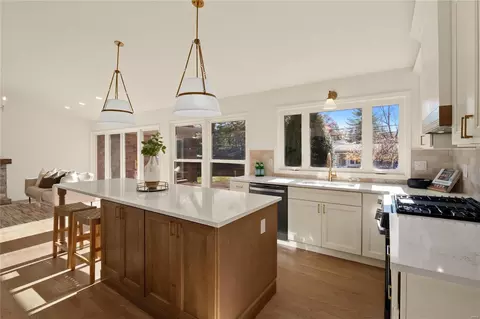 Kitchen - 347 Sudbury Ln, Ballwin, MO 63011 photo 5 of 7