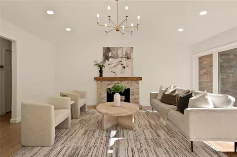 Living - 347 Sudbury Ln, Ballwin, MO 63011 photo 5 of 7