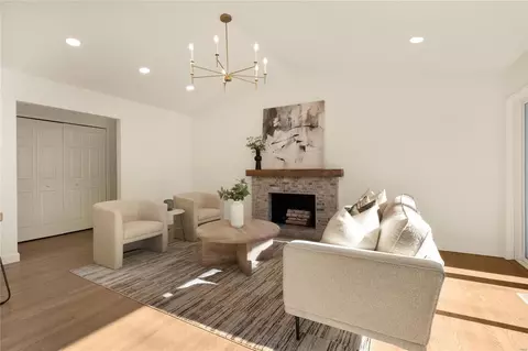 Living - 347 Sudbury Ln, Ballwin, MO 63011 photo 4 of 7