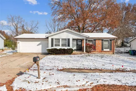 6333 Coventry Dr, Florissant, MO 63033