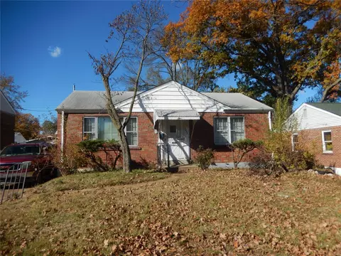 7833 Parkwood Dr, Saint Louis, MO 63123