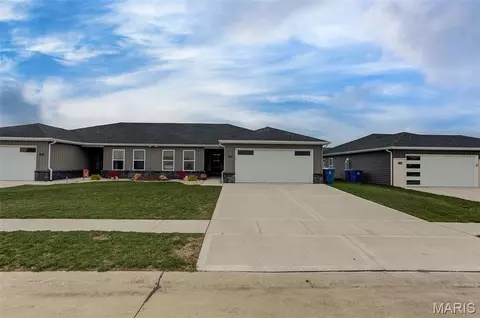 124 Bridgeport Dr, Moro, IL 62067