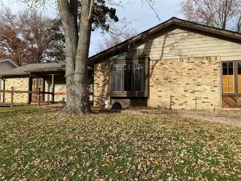 15333 Country Ridge Dr, Chesterfield, MO 63017