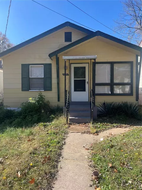 247 S Hartnett Ave #1/2, Ferguson, MO 63135