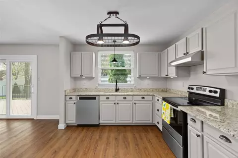 Kitchen - 299 Windy Acres Estates Dr, Ballwin, MO 63021 photo 3 of 4